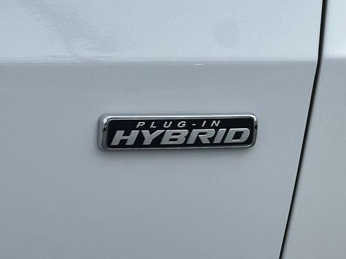 Star White Metallic Tri-Coat 2022 Ford Escape Titanium