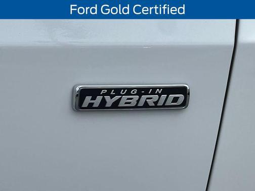 Star White Metallic Tri-Coat 2022 Ford Escape Titanium