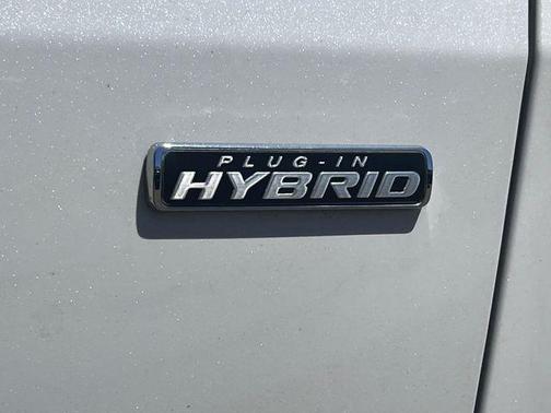 Star White Metallic Tri-Coat 2022 Ford Escape Titanium