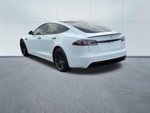 2022 Tesla Model S Plaid