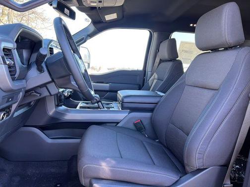 AGATE BLACK METALLIC 2026 Ford F-150 XLT