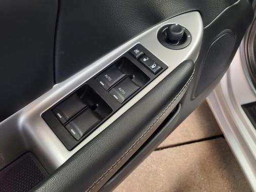 2012 Chrysler 200 Limited