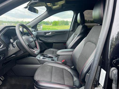 AGATE BLACK METALLIC 2024 Ford Escape ST-Line
