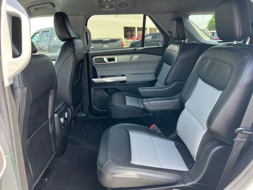 Star White Metallic Tri-Coat 2023 Ford Explorer XLT