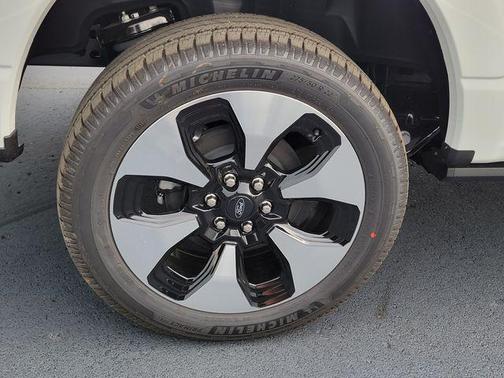 2025 Ford F-150 Lightning Platinum