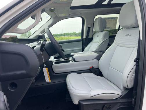 STAR WHITE MET TRI-COAT 2026 Ford Expedition Max Platinum