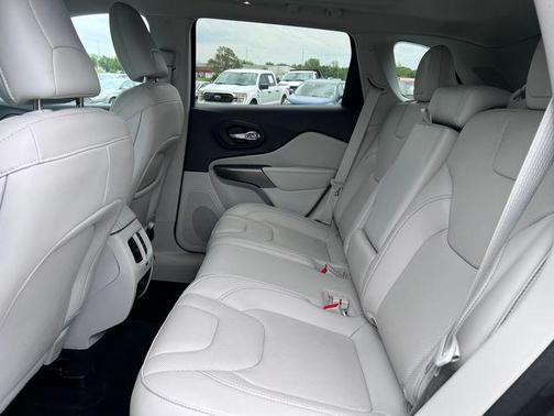 Granite Crystal Metallic Clearcoat 2022 Jeep Cherokee Limited
