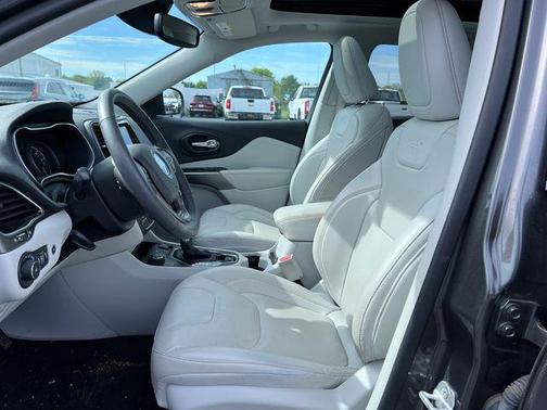 Granite Crystal Metallic Clearcoat 2022 Jeep Cherokee Limited