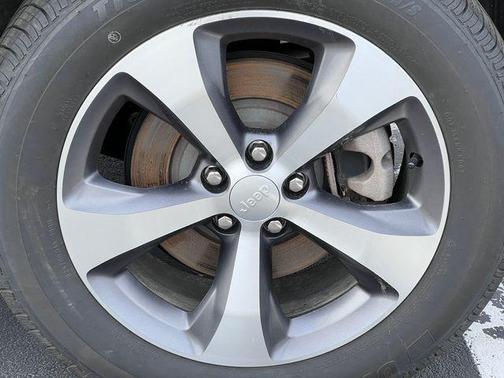 Granite Crystal Metallic Clearcoat 2022 Jeep Cherokee Limited