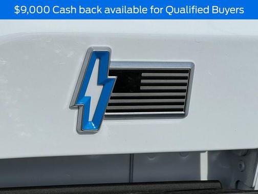OXFORD WHITE 2025 Ford F-150 Lightning LARIAT