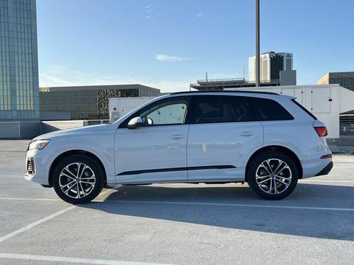 2025 Audi Q7 45 Premium Plus