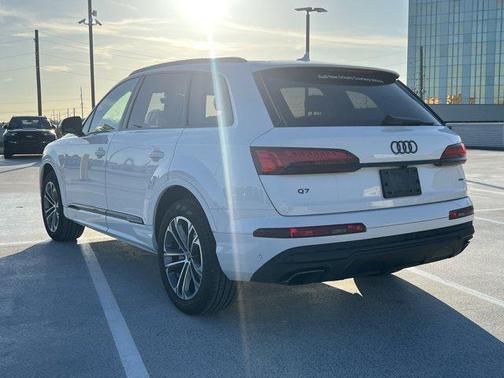 2025 Audi Q7 45 Premium Plus