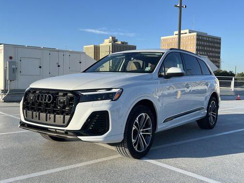 2025 Audi Q7 45 Premium Plus