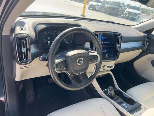 2019 Volvo XC40 T5 Momentum