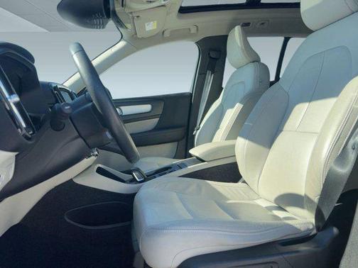 2019 Volvo XC40 T5 Momentum