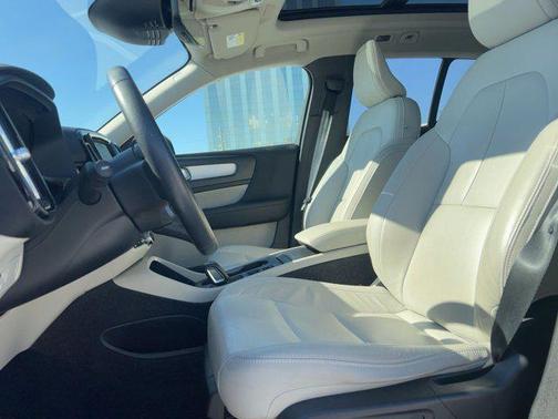 2019 Volvo XC40 T5 Momentum