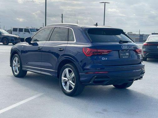 2022 Audi Q3 45 S line Premium