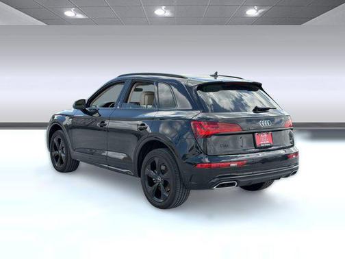 Mythos Black Metallic 2023 Audi Q5 45 S line Premium Plus