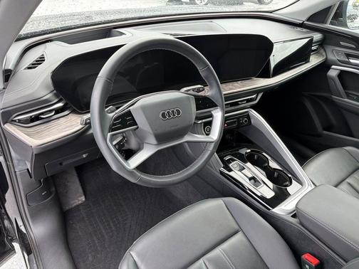 Mythos Black Metallic 2025 Audi Q5 Premium Plus TFSI quattro S tronic