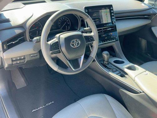 2019 Toyota Avalon XLE