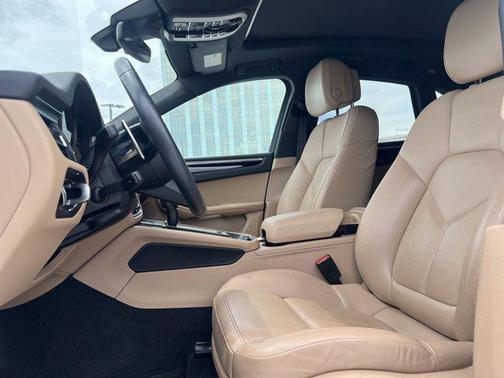 2023 Porsche Macan AWD