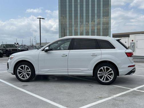 2025 Audi Q7 55 Premium Plus