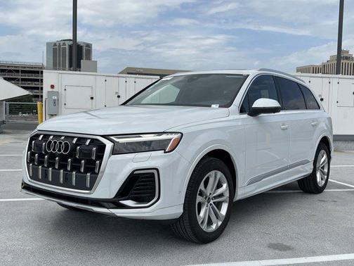 2025 Audi Q7 55 Premium Plus