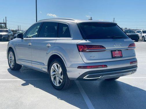 2022 Audi Q7 55 Premium Plus