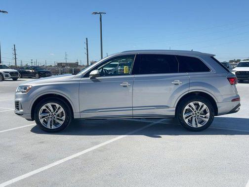 2022 Audi Q7 55 Premium Plus