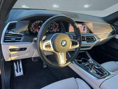 2021 BMW X7 M50i
