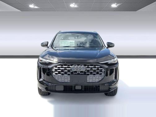 Mythos Black Metallic 2026 Audi Q5 Premium Plus TFSI quattro S tronic