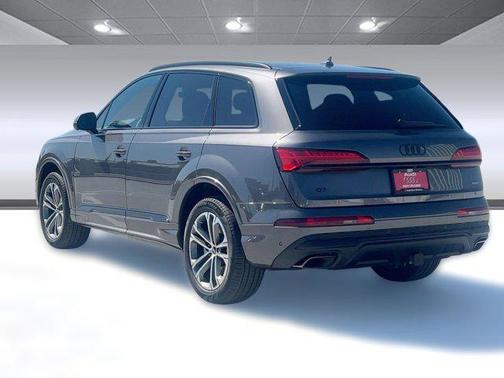 2026 Audi Q7 45 Premium Plus