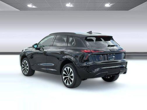 Mythos Black Metallic 2026 Audi Q3 TFSI quattro S tronic