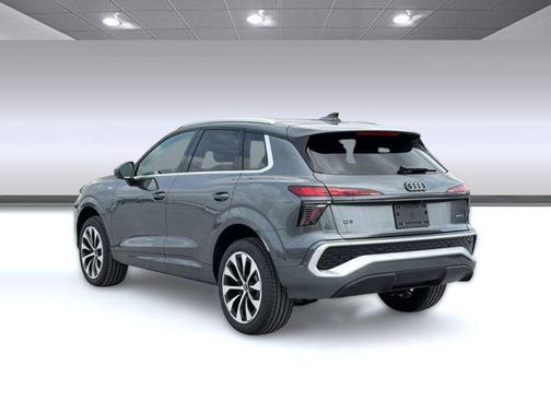 Daytona Gray Pearl Effect 2026 Audi Q3 S line