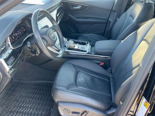 2023 Audi Q7 45 Premium