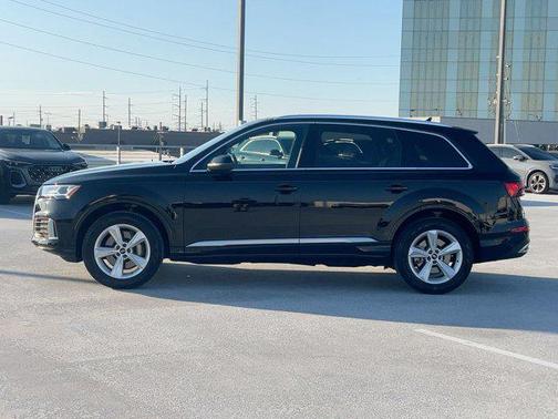 2023 Audi Q7 45 Premium
