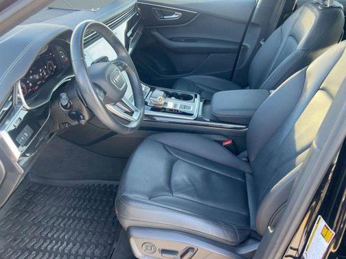 2023 Audi Q7 45 Premium