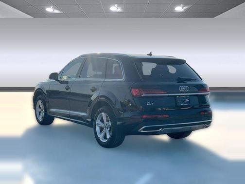2023 Audi Q7 45 Premium