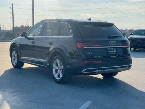 2023 Audi Q7 45 Premium