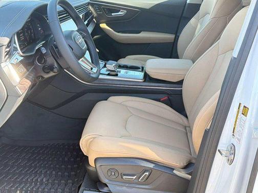 Glacier White Metallic 2026 Audi Q7 55 Prestige