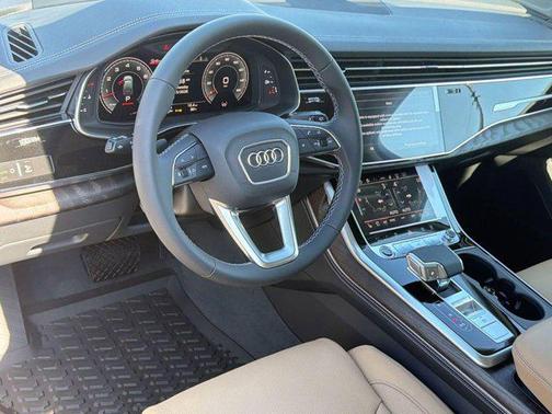 Glacier White Metallic 2026 Audi Q7 55 Prestige