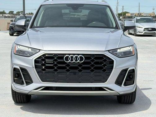 Florett Silver Metallic 2023 Audi Q5 45 S line Premium Plus