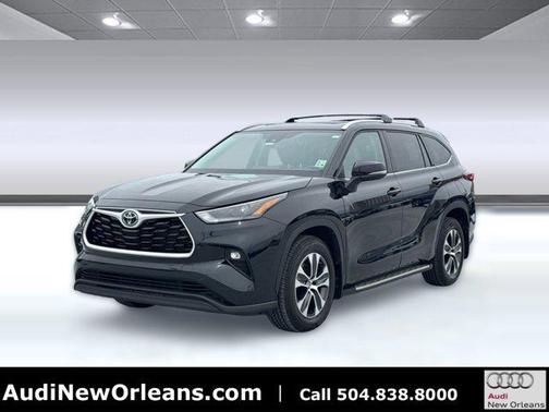 Midnight Black Metallic 2022 Toyota Highlander XLE