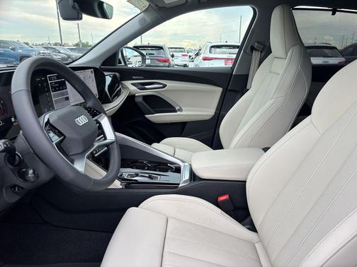 Glacier White Metallic 2026 Audi Q5 Premium Plus TFSI quattro S tronic