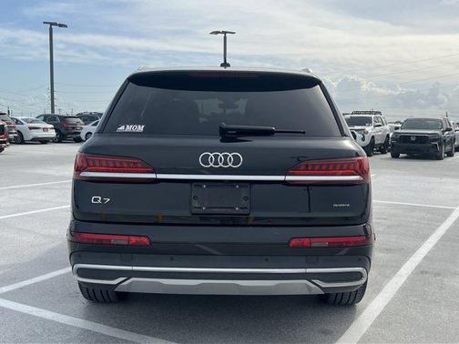 2022 Audi Q7 55 Premium Plus