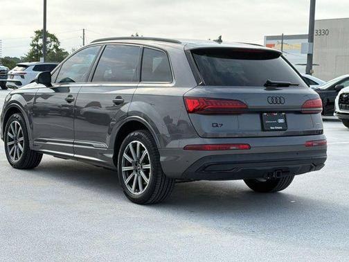 Samurai Gray Metallic 2023 Audi Q7 45 Premium Plus