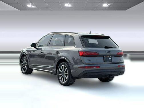 Samurai Gray Metallic 2023 Audi Q7 45 Premium Plus