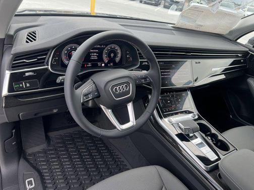 2025 Audi Q7 55 Premium Plus