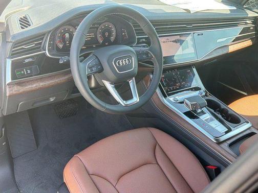 0E0E 2026 Audi Q7 55 Premium Plus