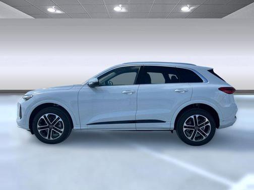 2025 Audi Q5 Premium TFSI quattro S tronic